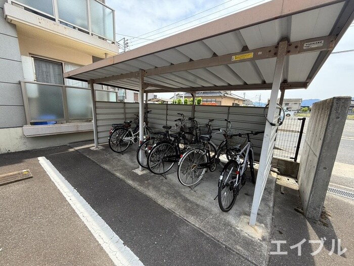 物件外観写真4　(駐輪場)