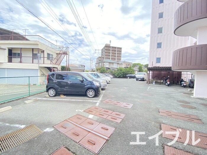 物件外観写真3　(駐車場)