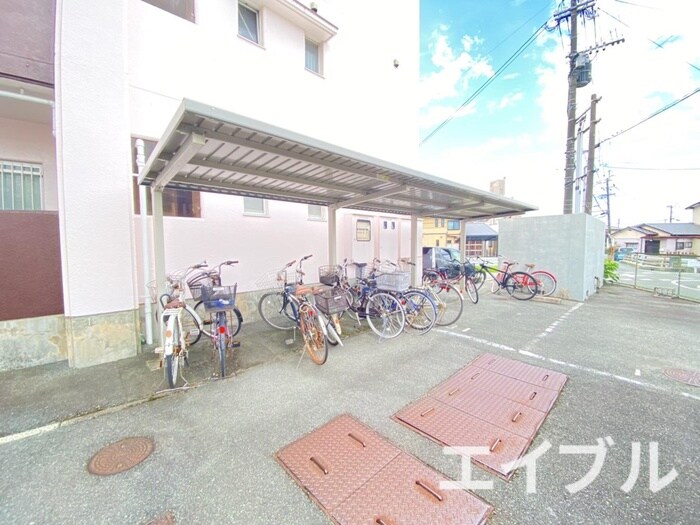 物件外観写真4　(駐輪場)