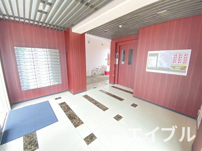 物件外観写真5　(エントランス部分)