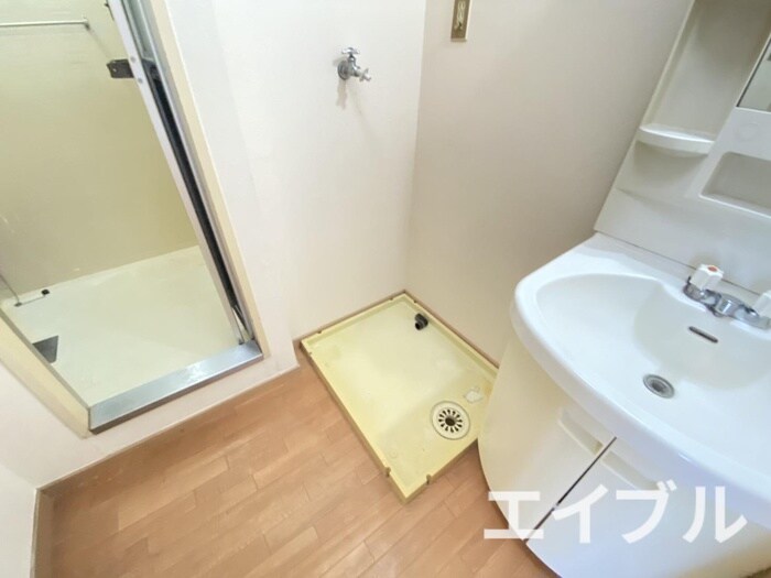 物件内観写真12　(洗濯機置場)