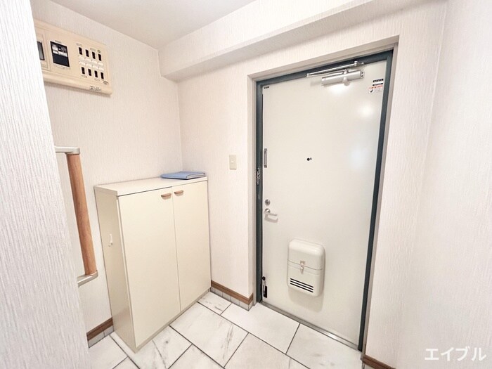物件内観写真13　(玄関)