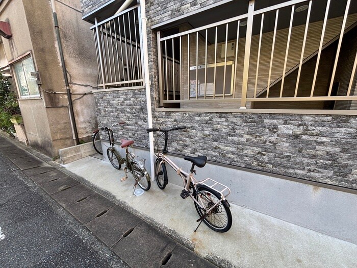 物件外観写真4　(駐輪場)