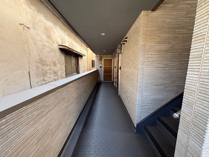 物件外観写真6　(エントランス部分)