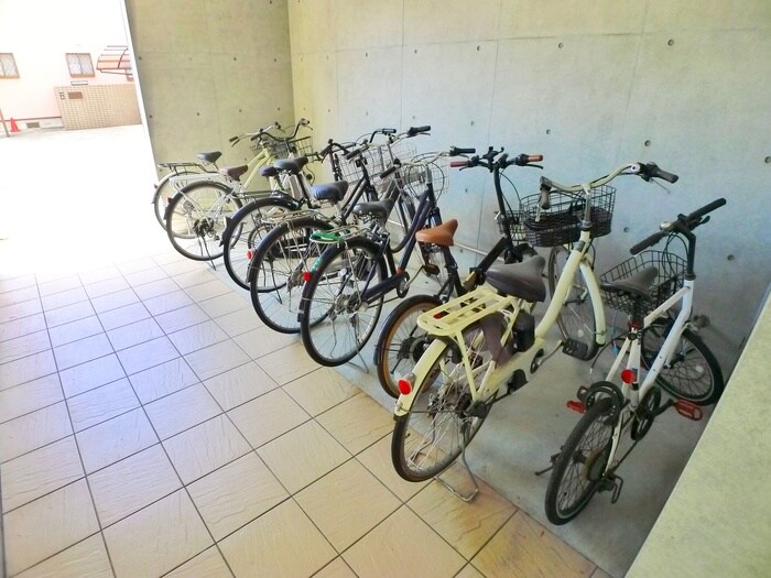 物件外観写真6　(駐輪場)