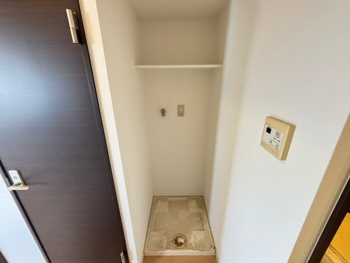 物件内観写真12　(洗濯機置場)