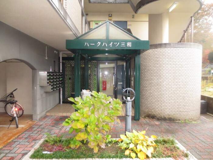 物件外観写真2　(エントランス部分)