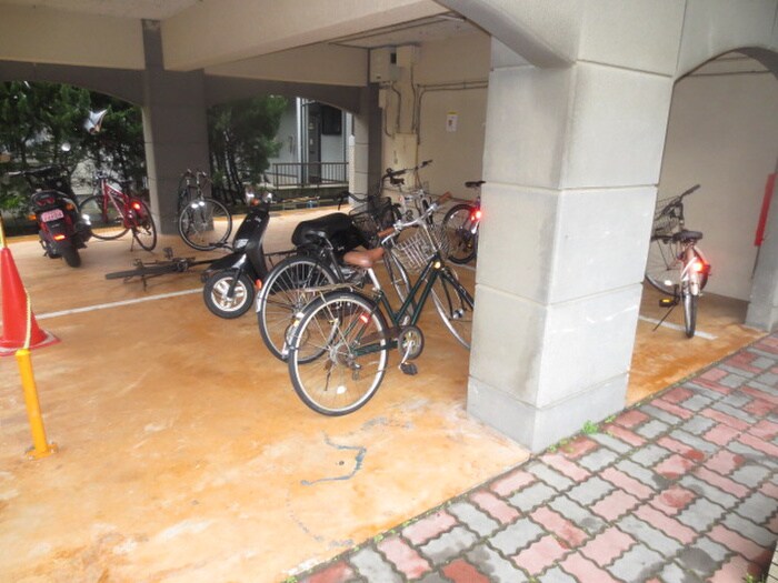 物件外観写真3　(駐輪場)