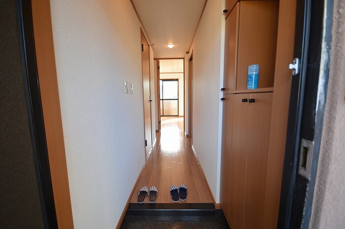 物件内観写真8　(玄関)