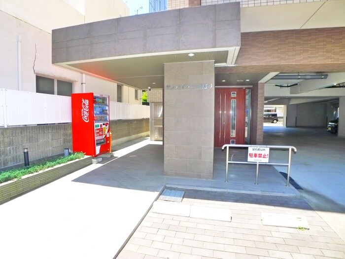 物件外観写真2　(エントランス部分)