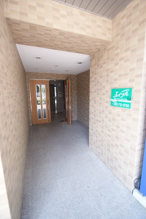 物件外観写真4　(エントランス部分)