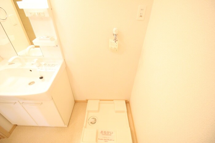 物件内観写真11　(洗濯機置場)