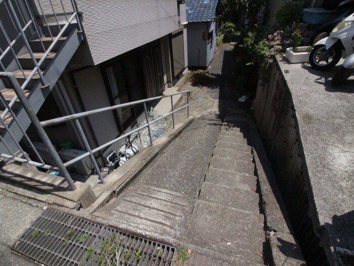 物件外観写真4　(エントランス部分)