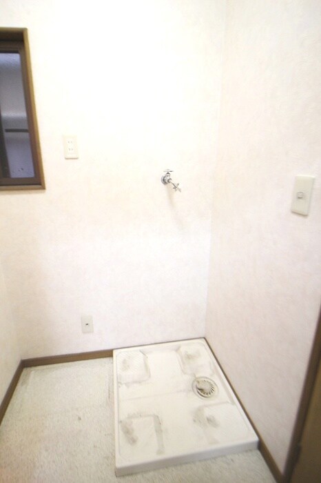 物件内観写真15　(洗濯機置場)