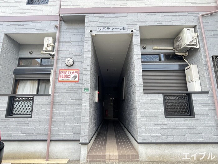 物件外観写真2　(エントランス部分)