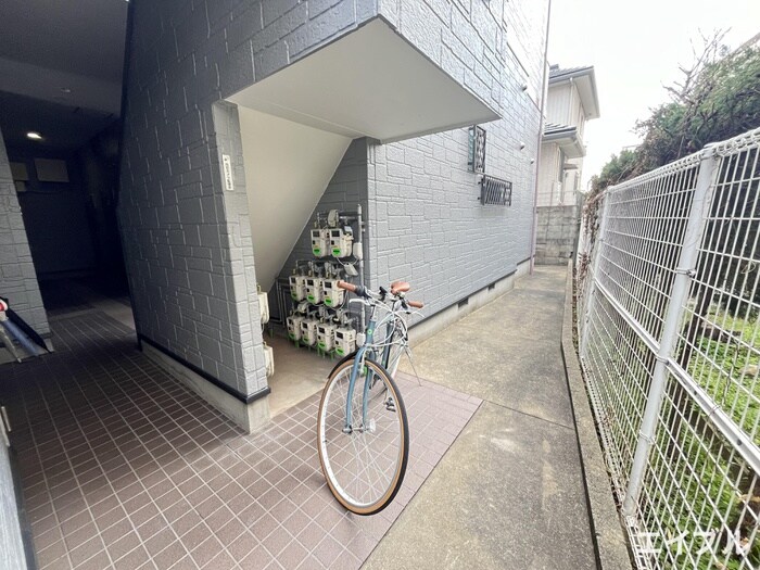 物件外観写真4　(駐輪場)