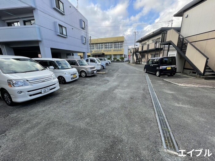 物件外観写真2　(駐車場)