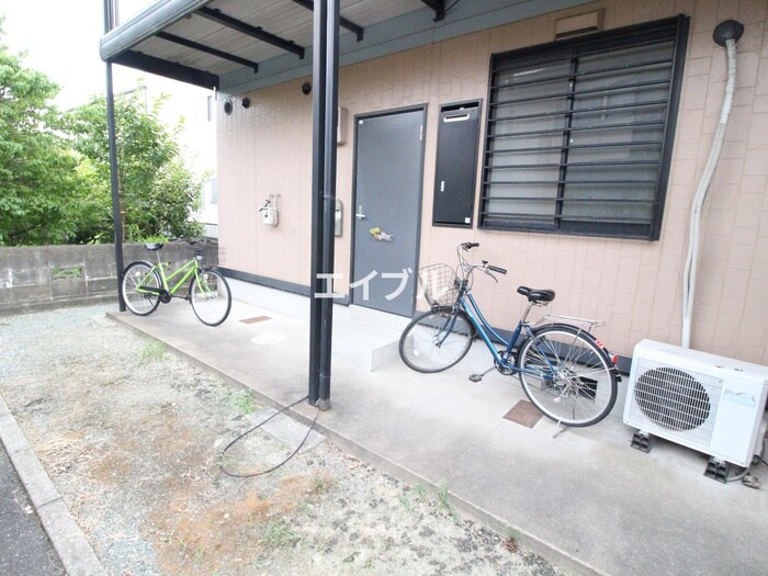 物件外観写真4　(駐輪場)