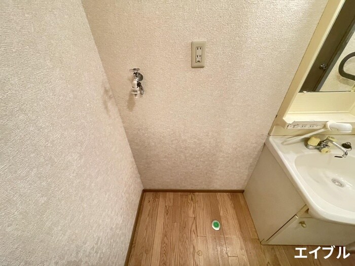 物件内観写真11　(洗濯機置場)