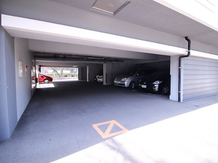 物件外観写真5　(駐車場)