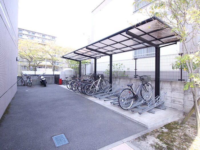 物件外観写真6　(駐輪場)