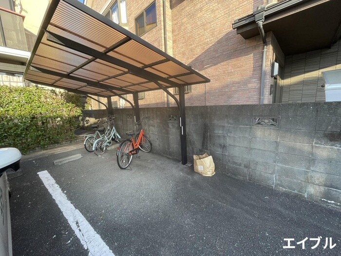 物件外観写真3　(駐輪場)