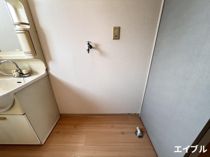 物件内観写真12　(洗濯機置場)