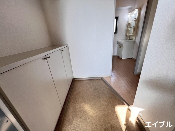 物件内観写真16　(玄関)