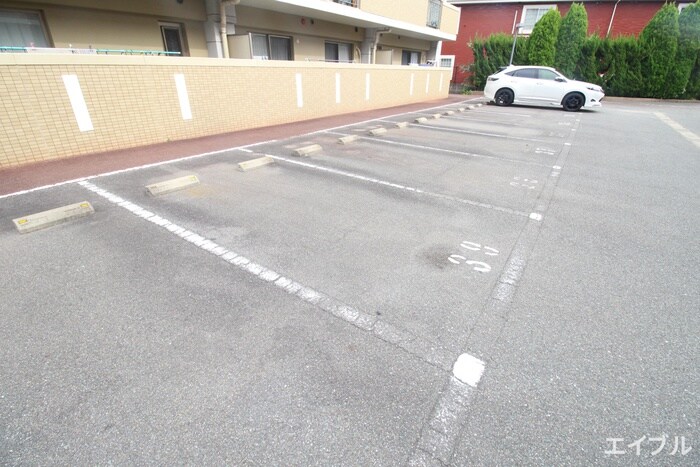 物件外観写真4　(駐車場)