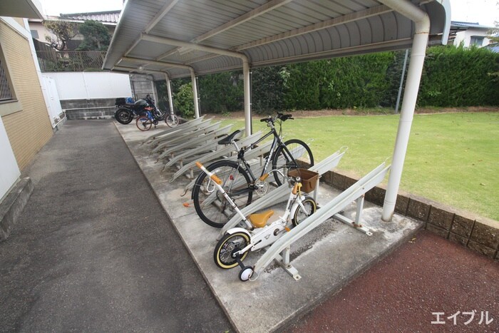 物件外観写真5　(駐輪場)