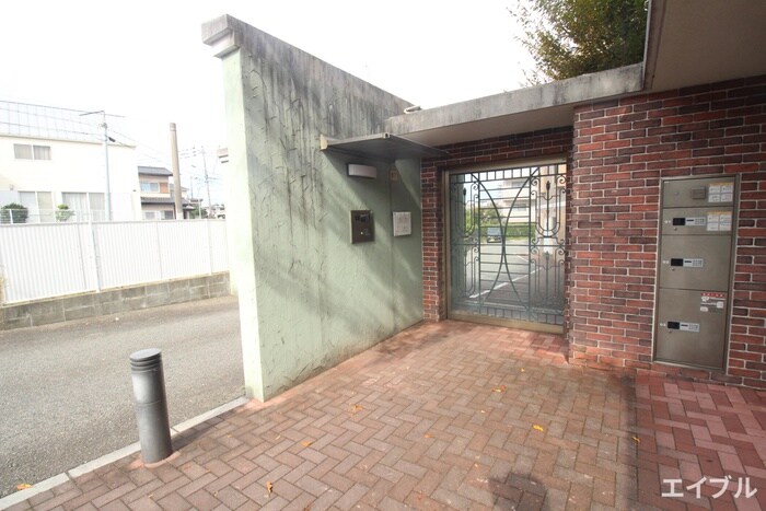 物件外観写真6　(エントランス部分)