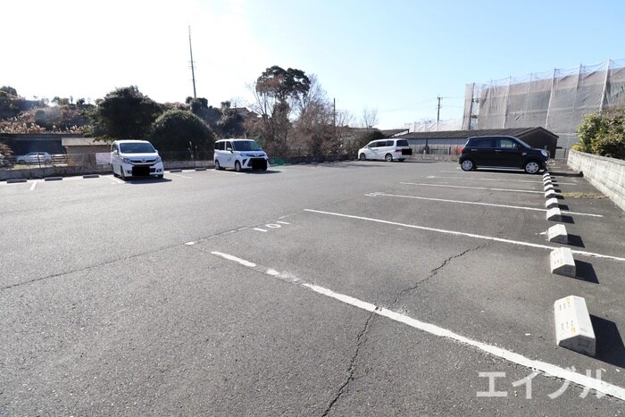 物件外観写真2　(駐車場)