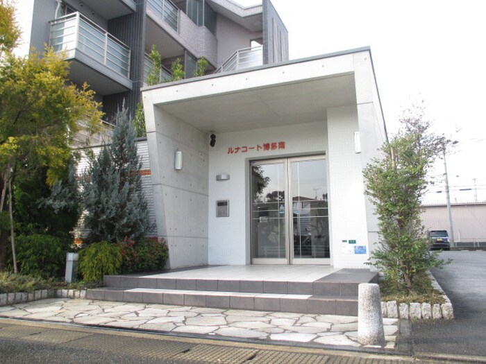 物件外観写真2　(エントランス部分)