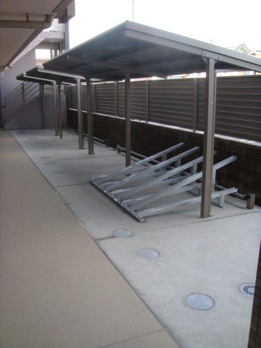 物件外観写真6　(駐輪場)