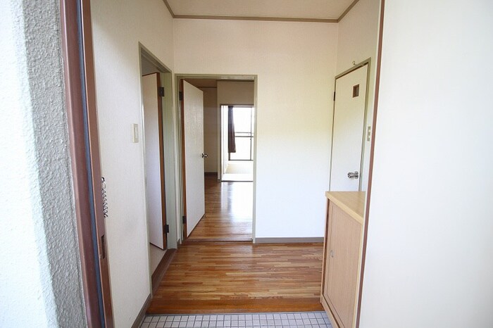 物件内観写真8　(玄関)