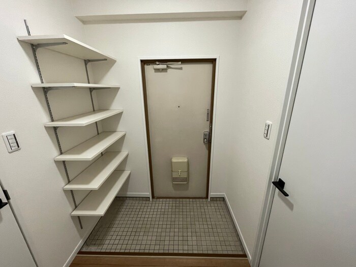 物件内観写真9　(玄関)