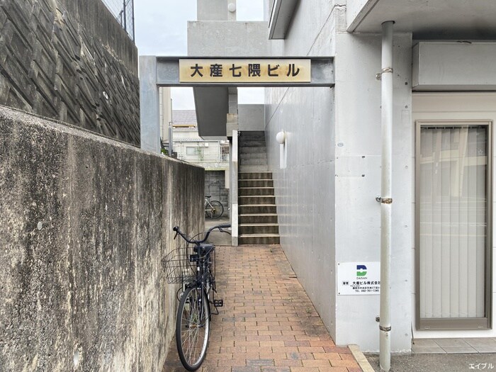 物件外観写真3　(エントランス部分)