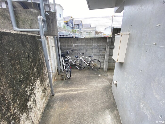 物件外観写真4　(駐輪場)