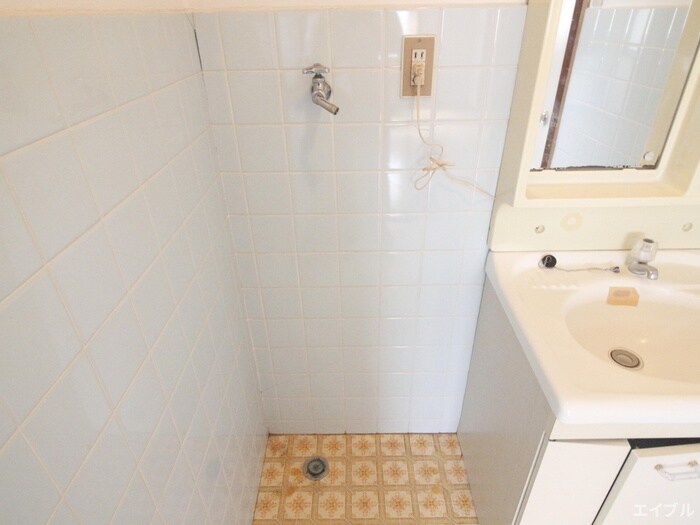 物件内観写真8　(洗濯機置場)