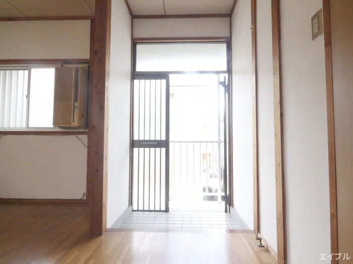物件内観写真10　(玄関)