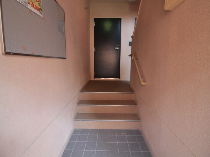 物件外観写真4　(エントランス部分)