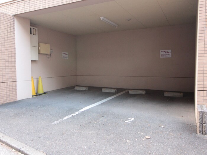 物件外観写真6　(駐車場)