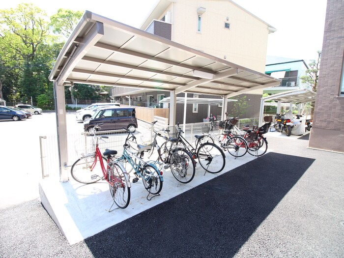 物件外観写真4　(駐輪場)