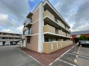 ウイングヒルズ弐番館外観写真