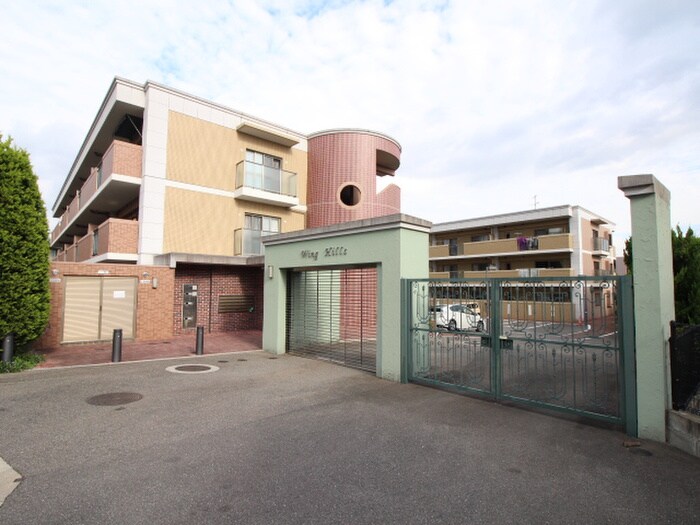 物件外観写真2　(エントランス部分)