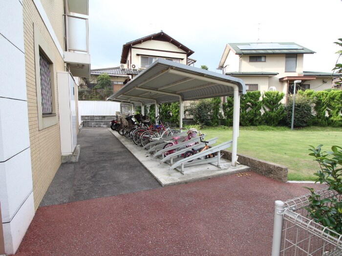 物件外観写真4　(駐車場)