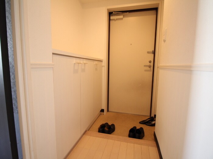 物件内観写真13　(玄関)