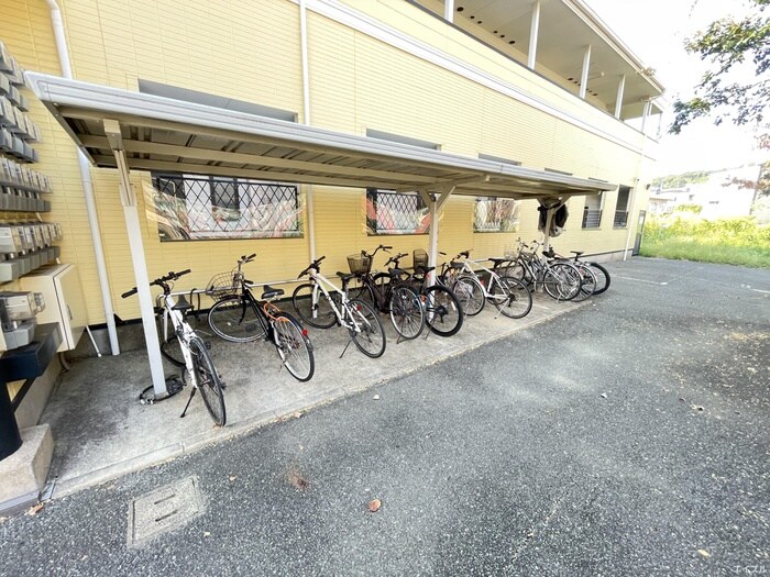 物件外観写真5　(駐輪場)