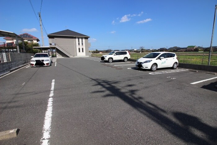 物件外観写真2　(駐車場)