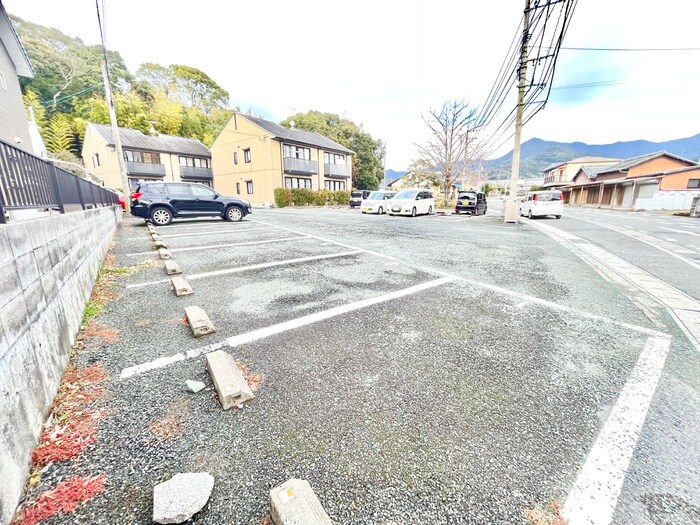 物件外観写真2　(駐車場)